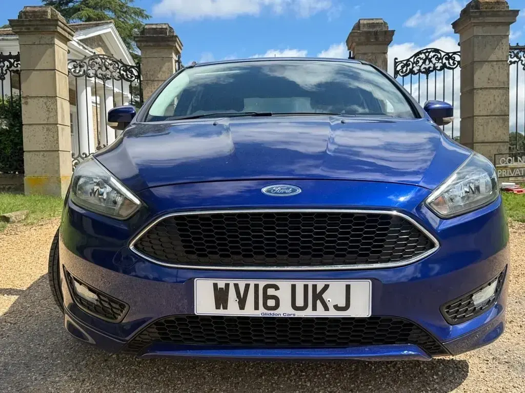 Used Ford Focus Zetec 120 HP (88 kW) 2016 Blue Hatchback