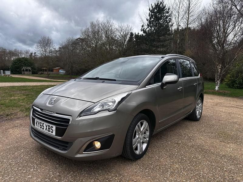 Używany Peugeot 5008 Active 2015 Szary Minivan