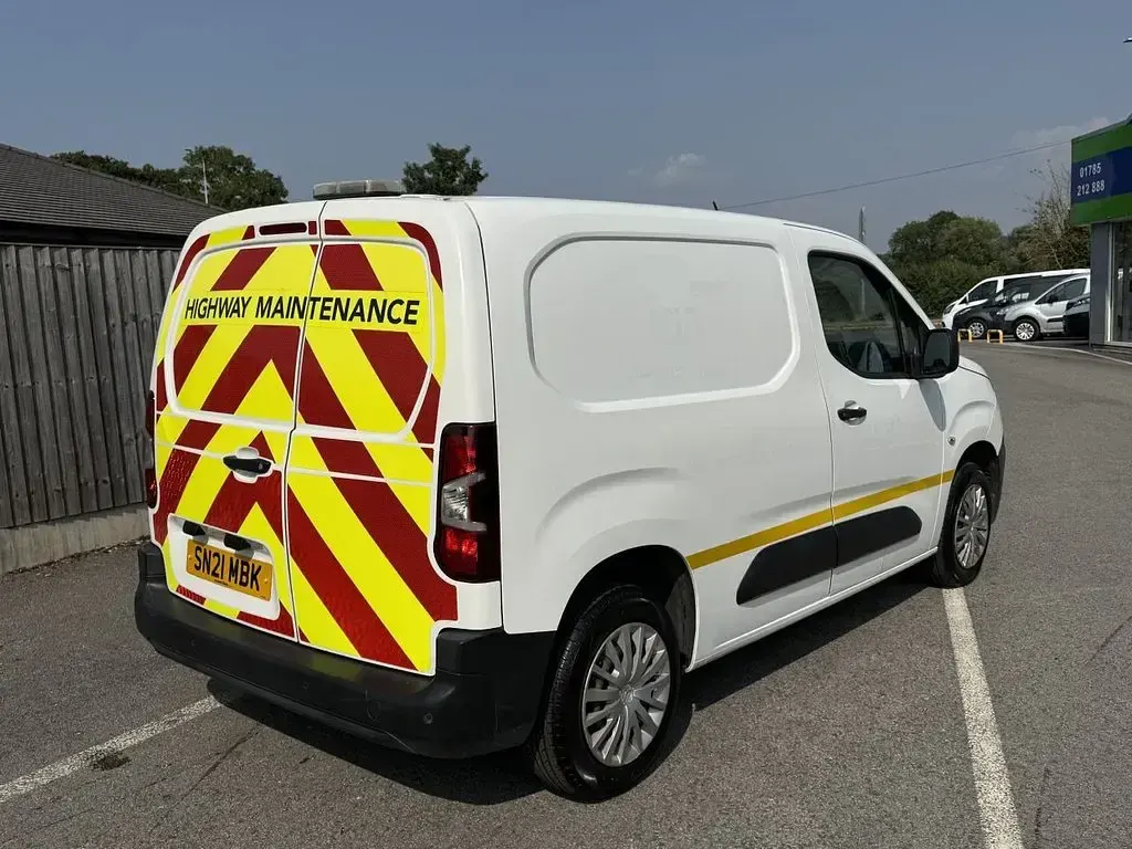 Used Citroën Berlingo 75 HP (55 kW) 2021 White MPV