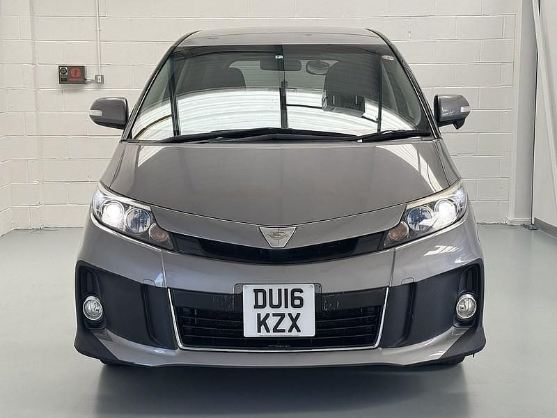 Usado Toyota Prius 2023 Gris Utilitario