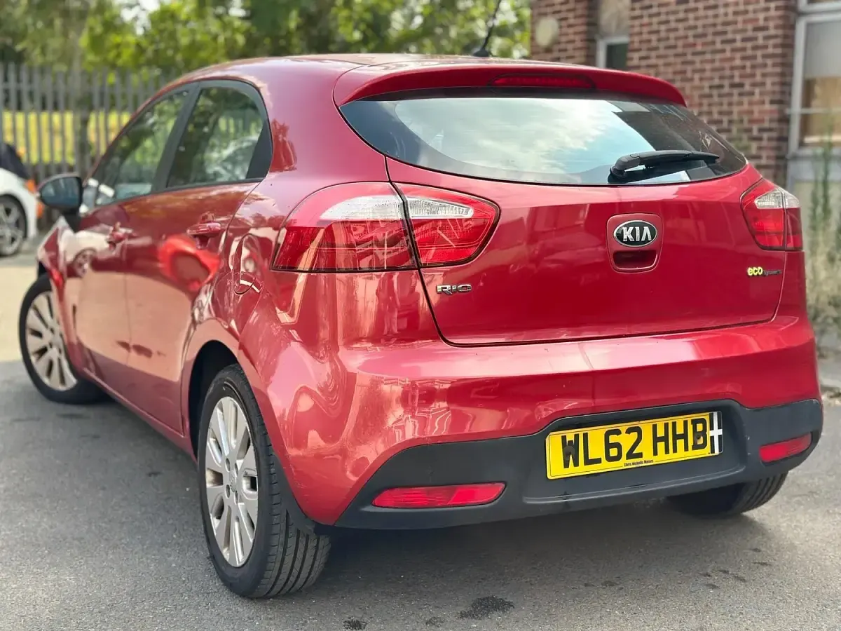 Used Kia Rio 90 HP (66 kW) 2013 Red Hatchback