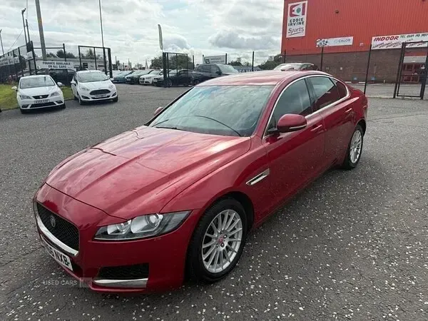 Used Jaguar XF Prestige 180 HP (132 kW) 2016 Red Sedan