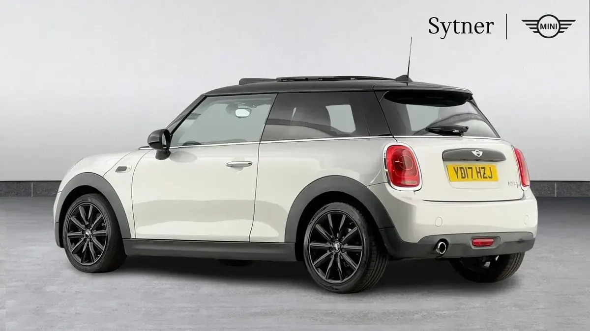 Usado Mini Cooper D Hatch 114 HP (83 kW) 2017 Prateado Citadino