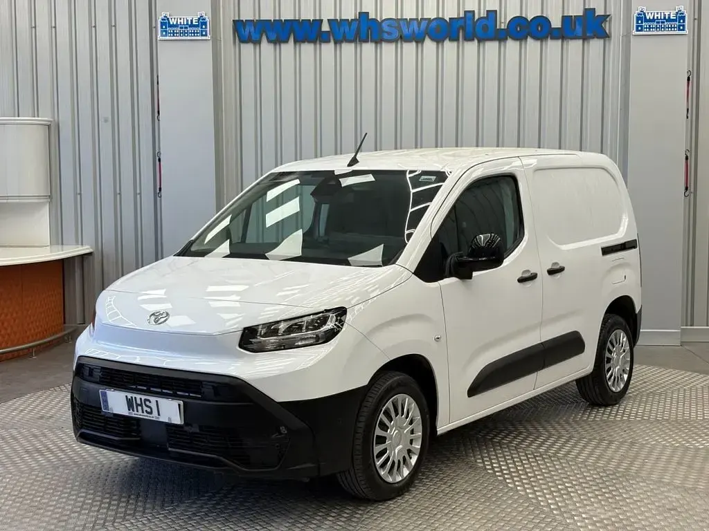 Used Toyota Proace 120 HP (88 kW) 2025 White MPV