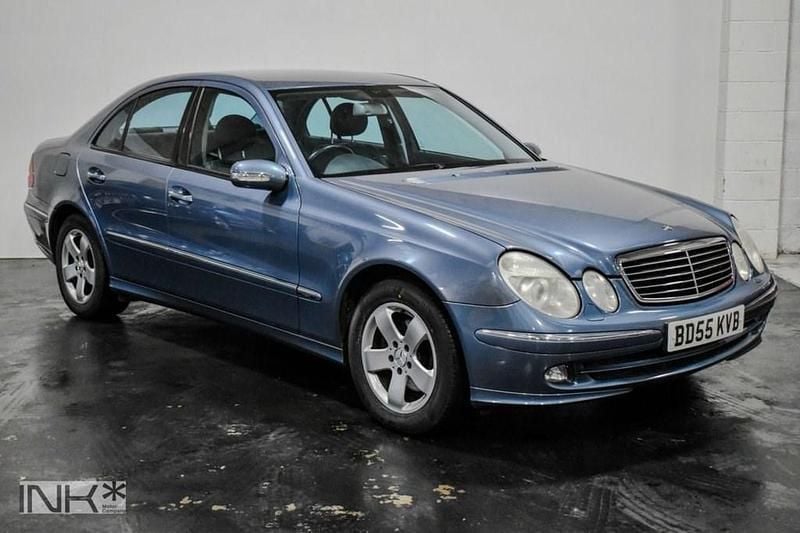 Used Mercedes E320 Avantgarde 204 HP (150 kW) 2005 Blue Sedan