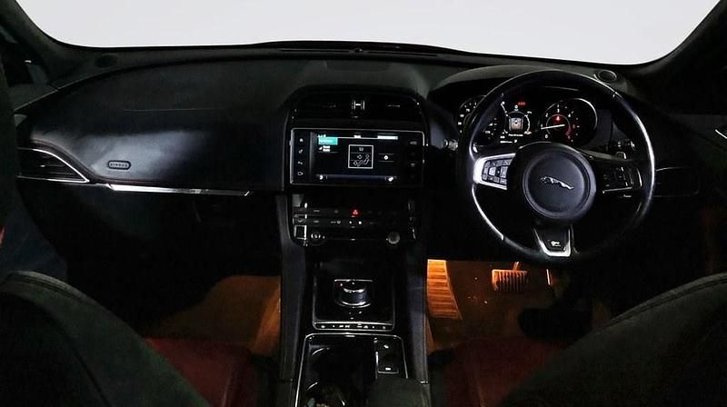 Used Jaguar F-Pace R-Sport 180 HP (132 kW) 2017 Red SUV