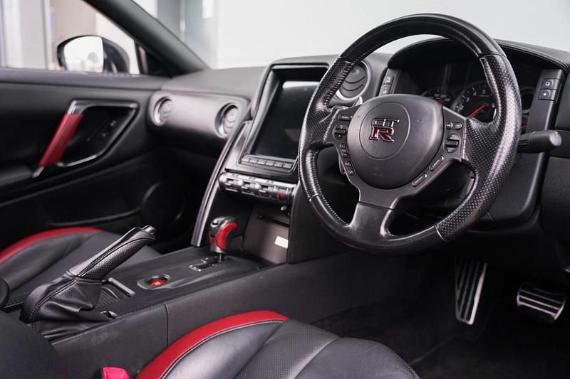 Used Nissan GT-R Premium Edition 550 HP (404 kW) 2012 Grey Coupe