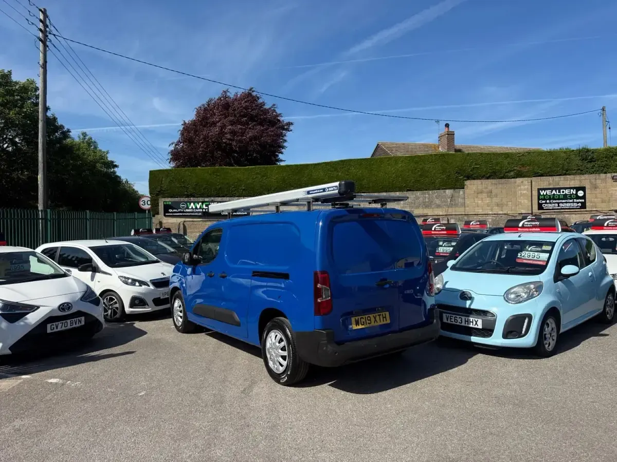 Used Citroën Berlingo Start 100 HP (73 kW) 2019 Blue MPV