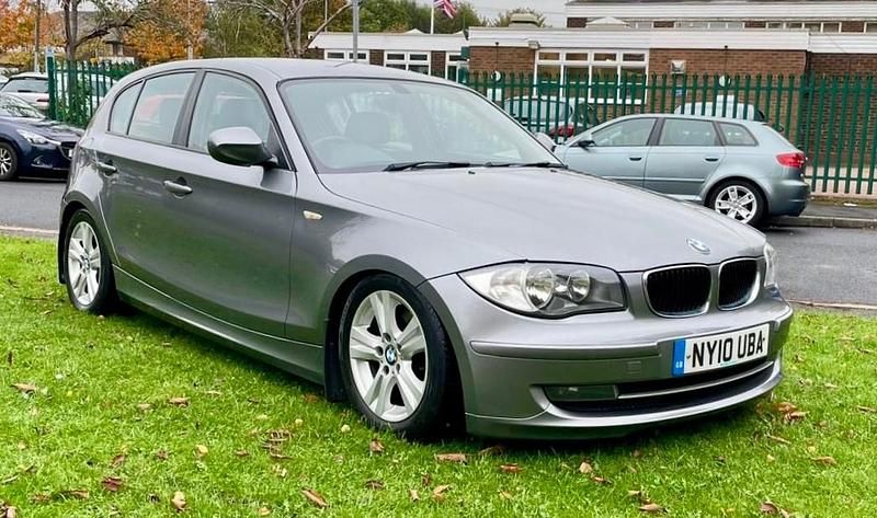 Grey Used 2010 BMW 118 Hatchback | £1,890 (Good price) - Image 1/4