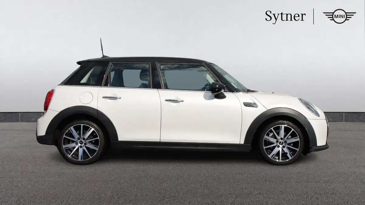 Used Mini Cooper Classic 134 HP (98 kW) 2023 White Hatchback
