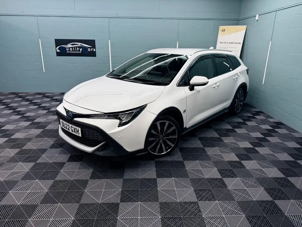 Used Toyota Corolla Edition 184 HP (135 kW) 2021 White Estate