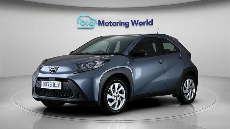 Used Toyota Aygo X PURE 72 HP (52 kW) 2025 Grey SUV
