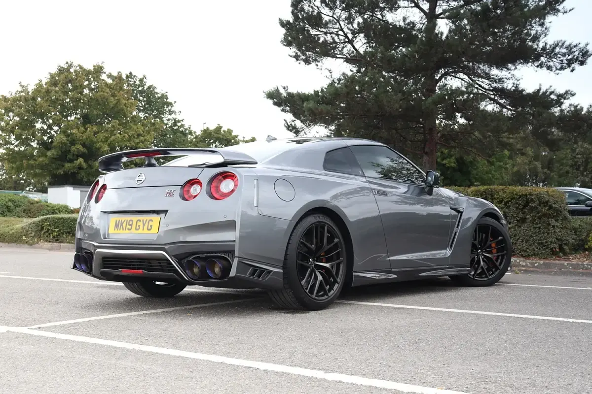 Used Nissan GT-R Recaro 570 HP (419 kW) 2021 Metallic  gun metal Coupe