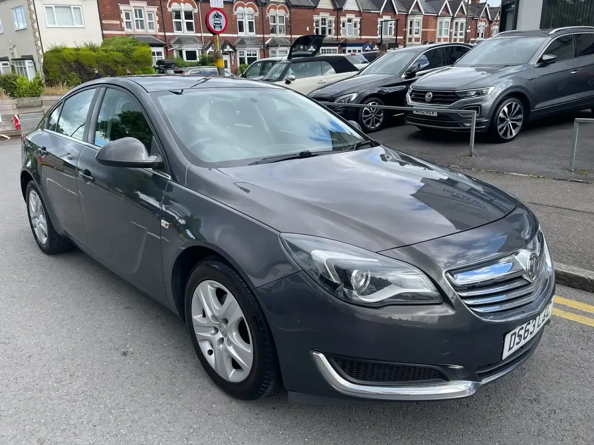 Used Vauxhall Insignia Design Edition 140 HP (102 kW) 2013 Grey Hatchback