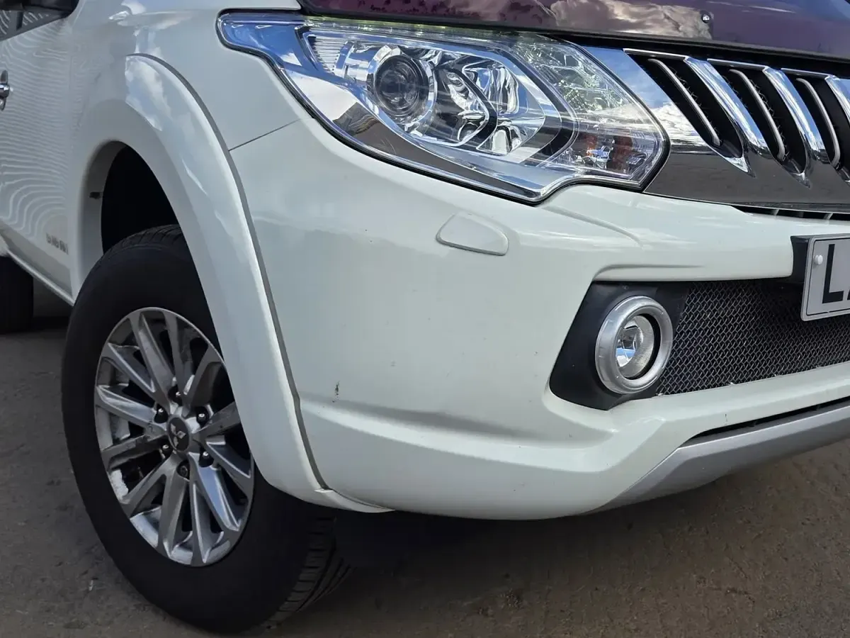 Used Mitsubishi L200 2016 White Pickup