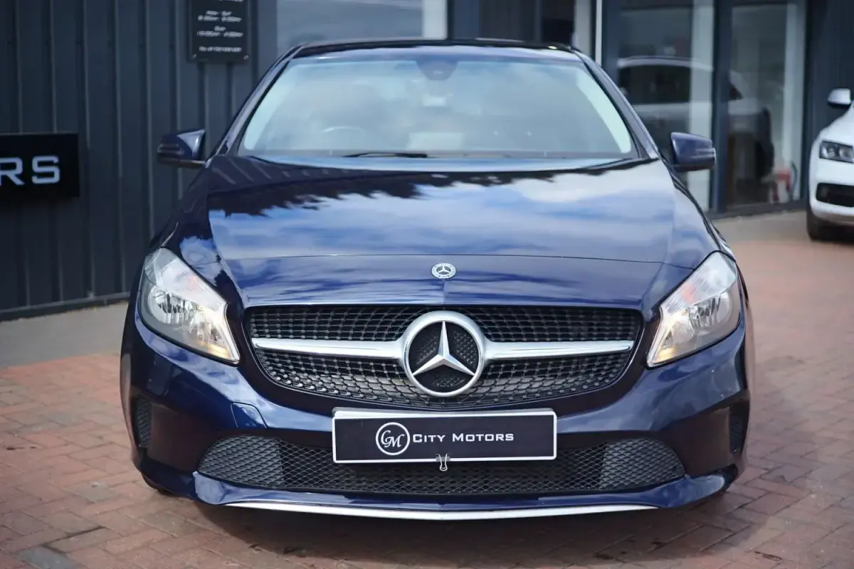 Begagnad Mercedes A200 2017 Blå Halvkombi