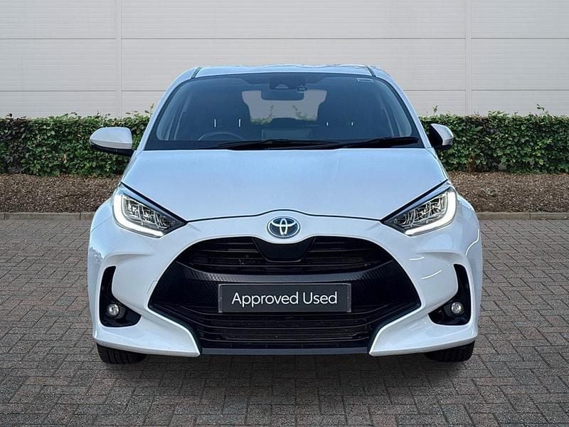 Used Toyota Yaris Hybrid Design 2023 White Hatchback