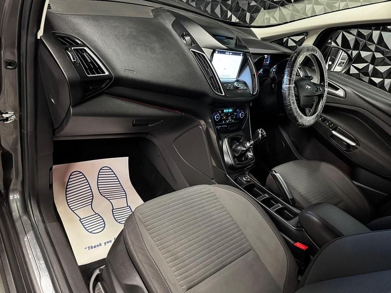 Usado Ford Grand C-Max Titanium 125 HP (91 kW) 2018 Cinzento Monovolume