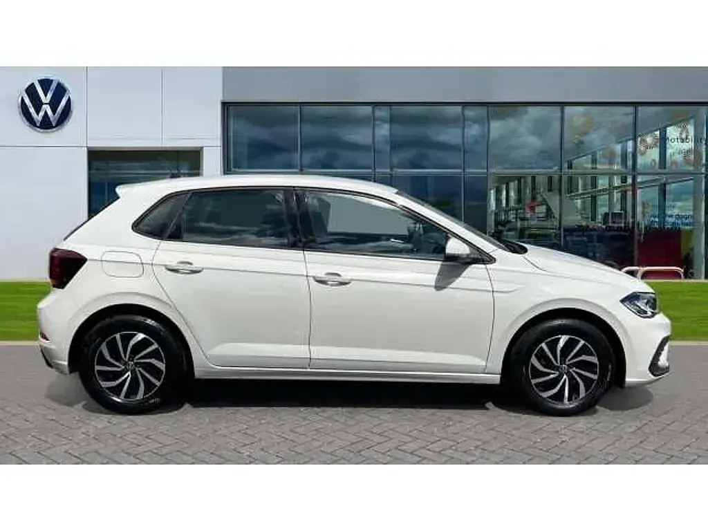 Used VW Polo Life 95 HP (69 kW) 2022 Ascot grey Hatchback