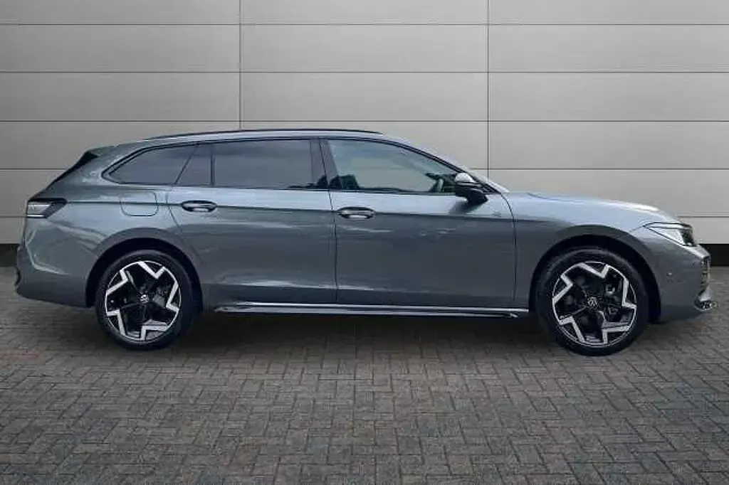 New VW Passat R-line 150 HP (110 kW) 2026 Diabase grey Estate