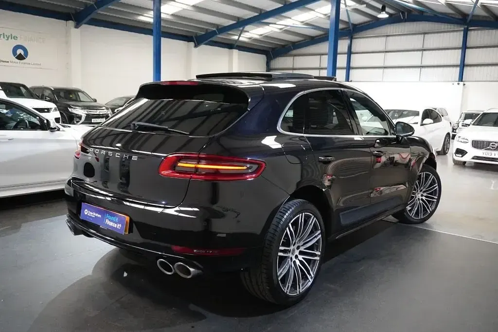 Used Porsche Macan 258 HP (189 kW) 2016 Black SUV