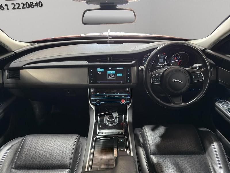 Used Jaguar XF Prestige 180 HP (132 kW) 2016 Red Sedan