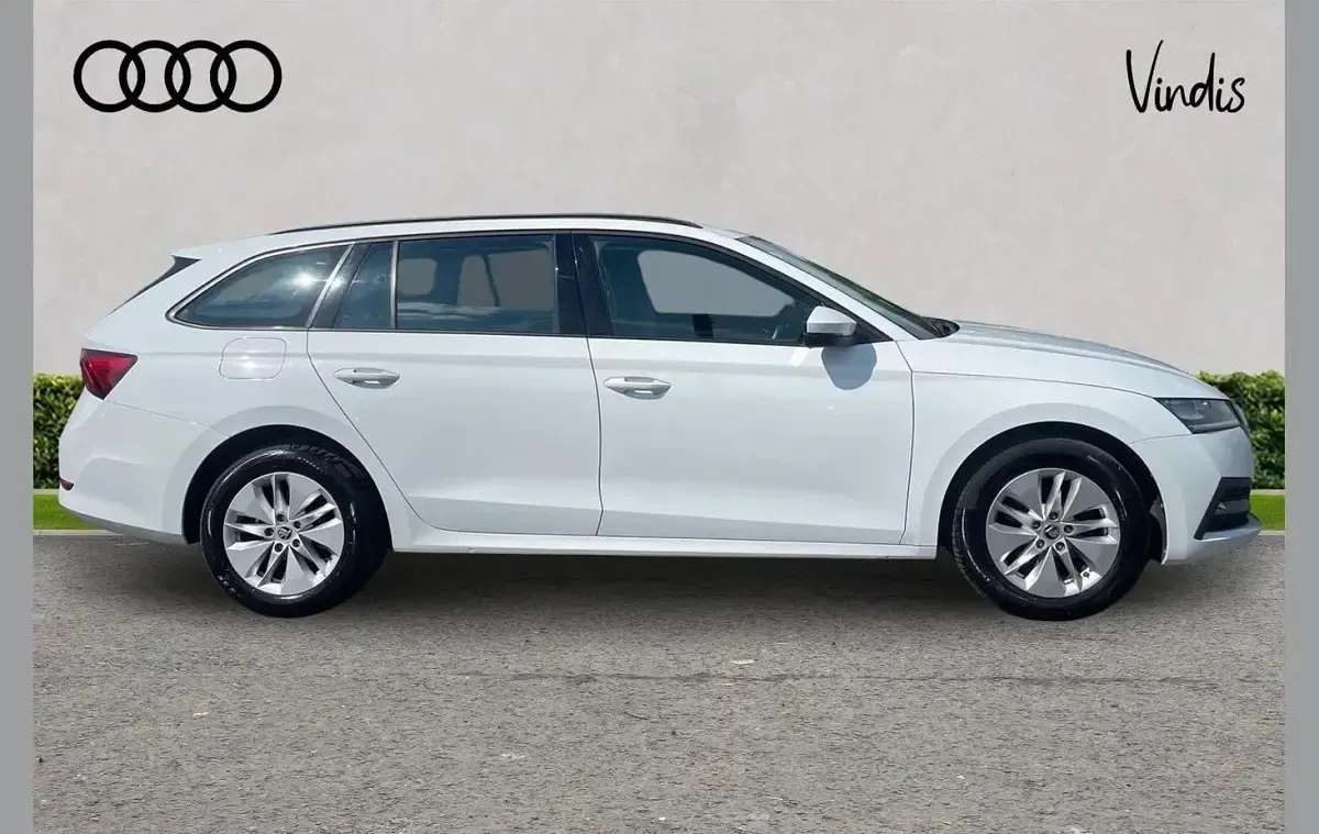 Used Skoda Octavia SE Technology 113 HP (83 kW) 2023 White Estate