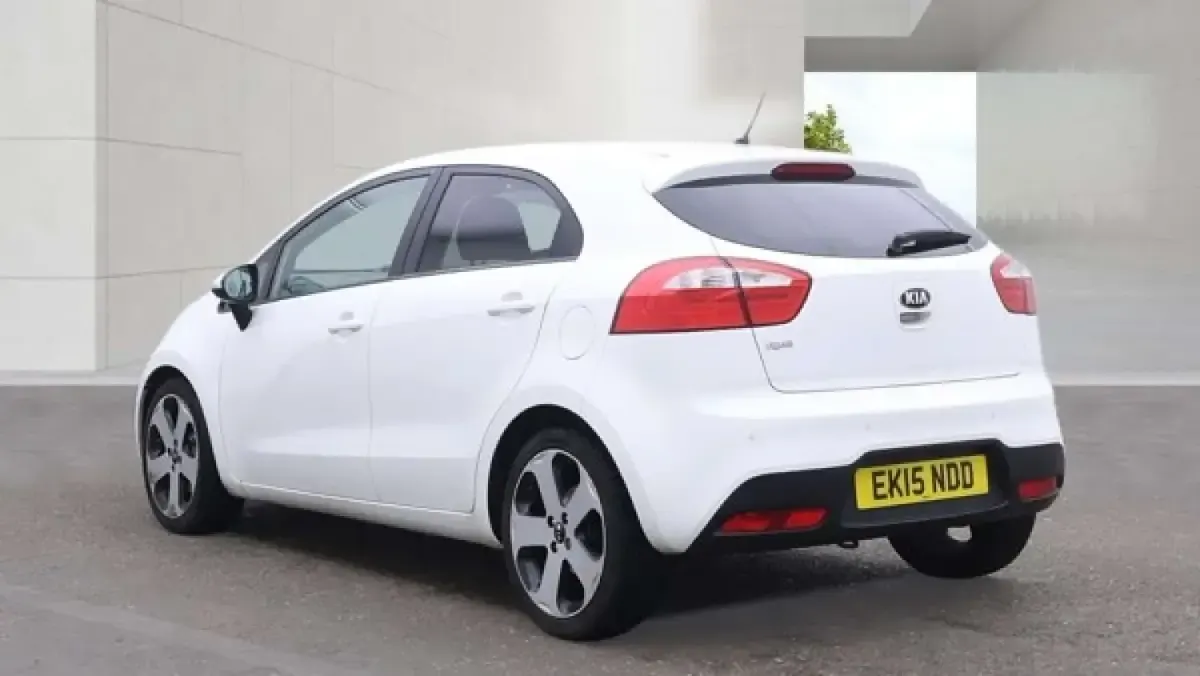 Used Kia Rio 107 HP (78 kW) 2015 White Hatchback
