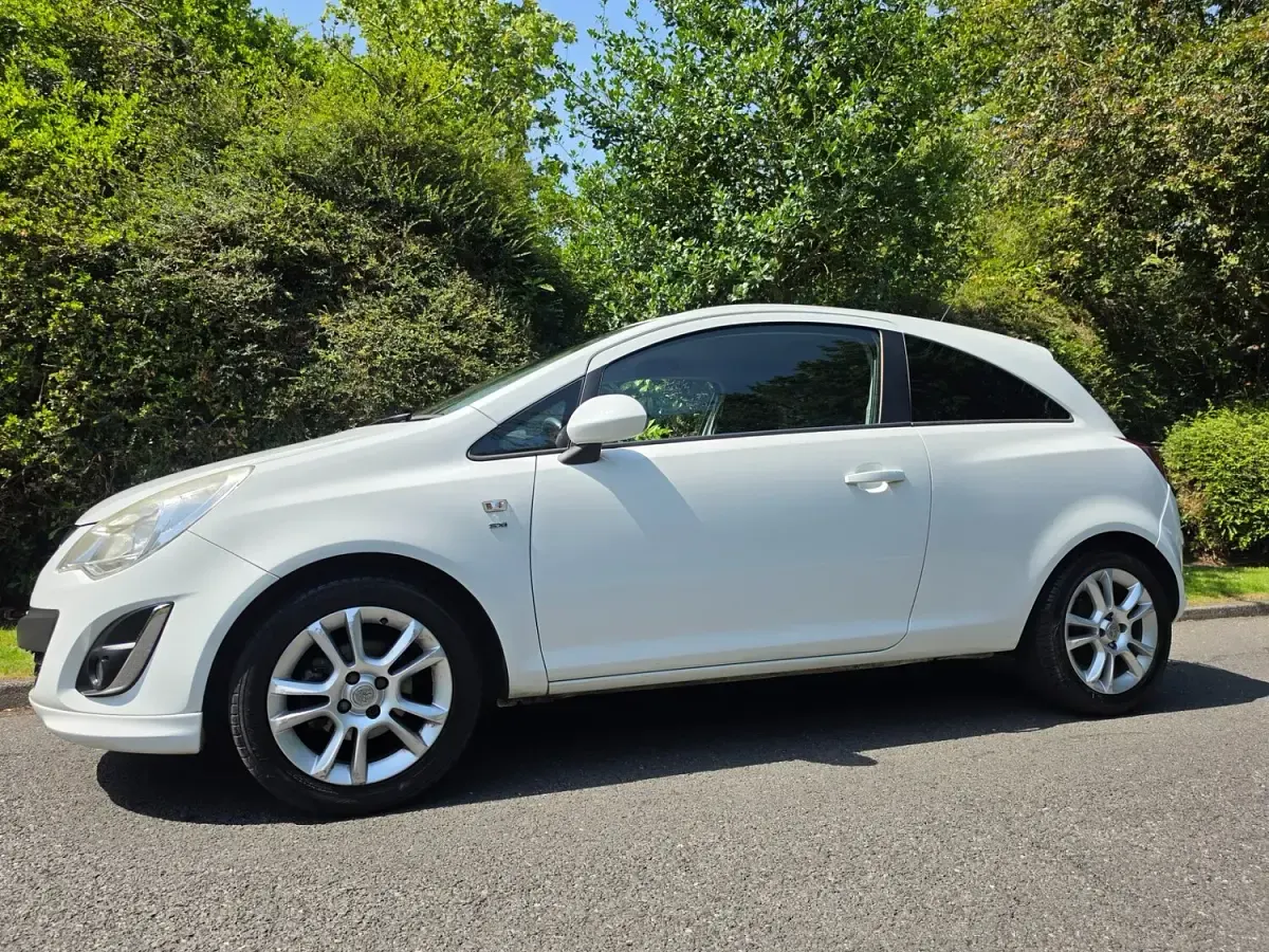 Used Vauxhall Corsa 2011 White Hatchback