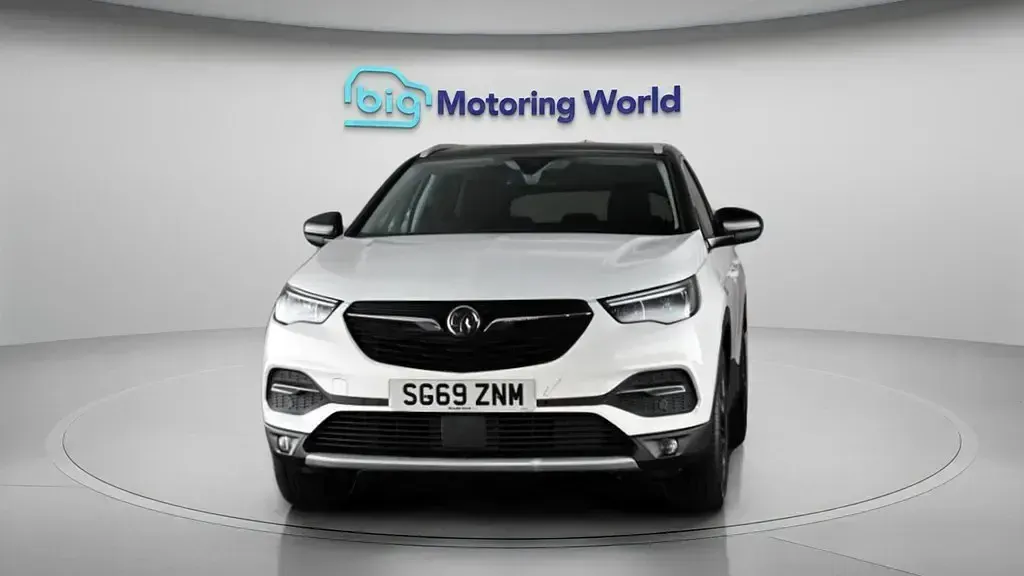 Second-hand Vauxhall Grandland X Design Edition 130 CP (95 kW) 2019 Alb SUV