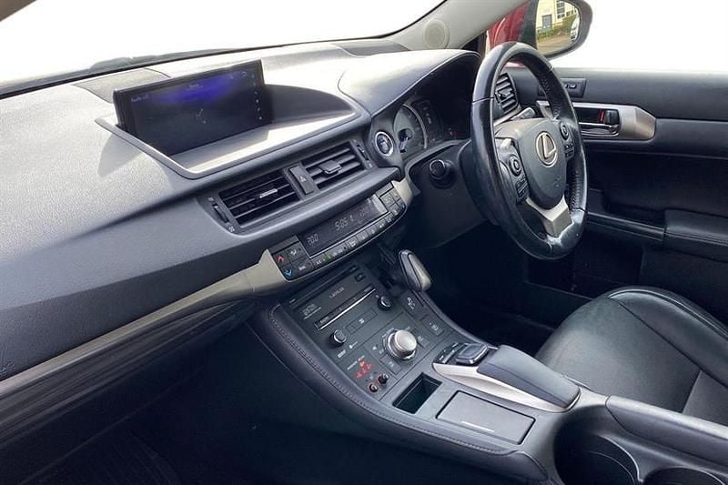 Used Lexus CT200h 136 HP (100 kW) 2018 Red Hatchback