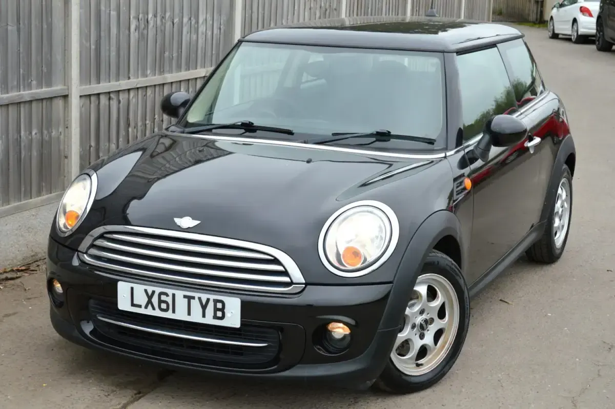 Usado Mini Cooper Hatch 122 HP (89 kW) 2011 Preto Citadino