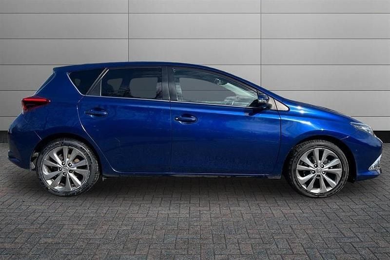 Used Toyota Auris 116 HP (85 kW) 2015 Orion blue Hatchback