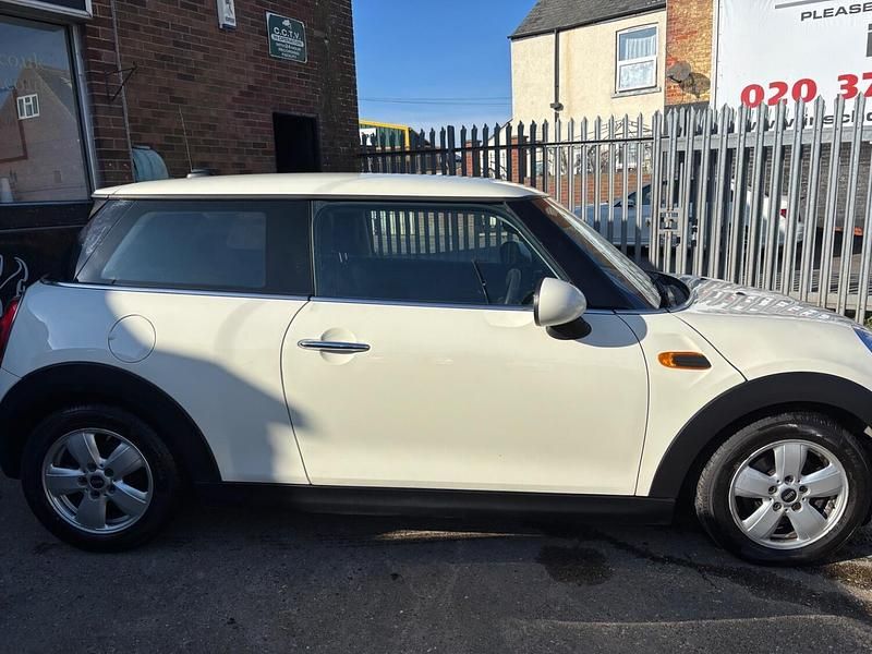 Used Mini Cooper Hatch 136 HP (100 kW) 2016 White Hatchback