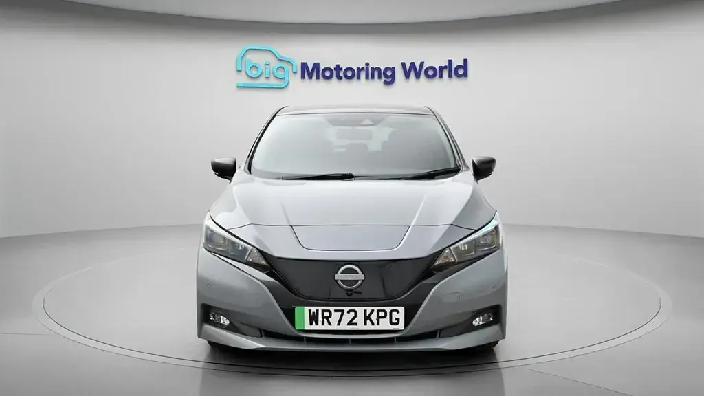 Begagnad Nissan Leaf N-Connecta 110 kW (150 HK) 2022 Halvkombi