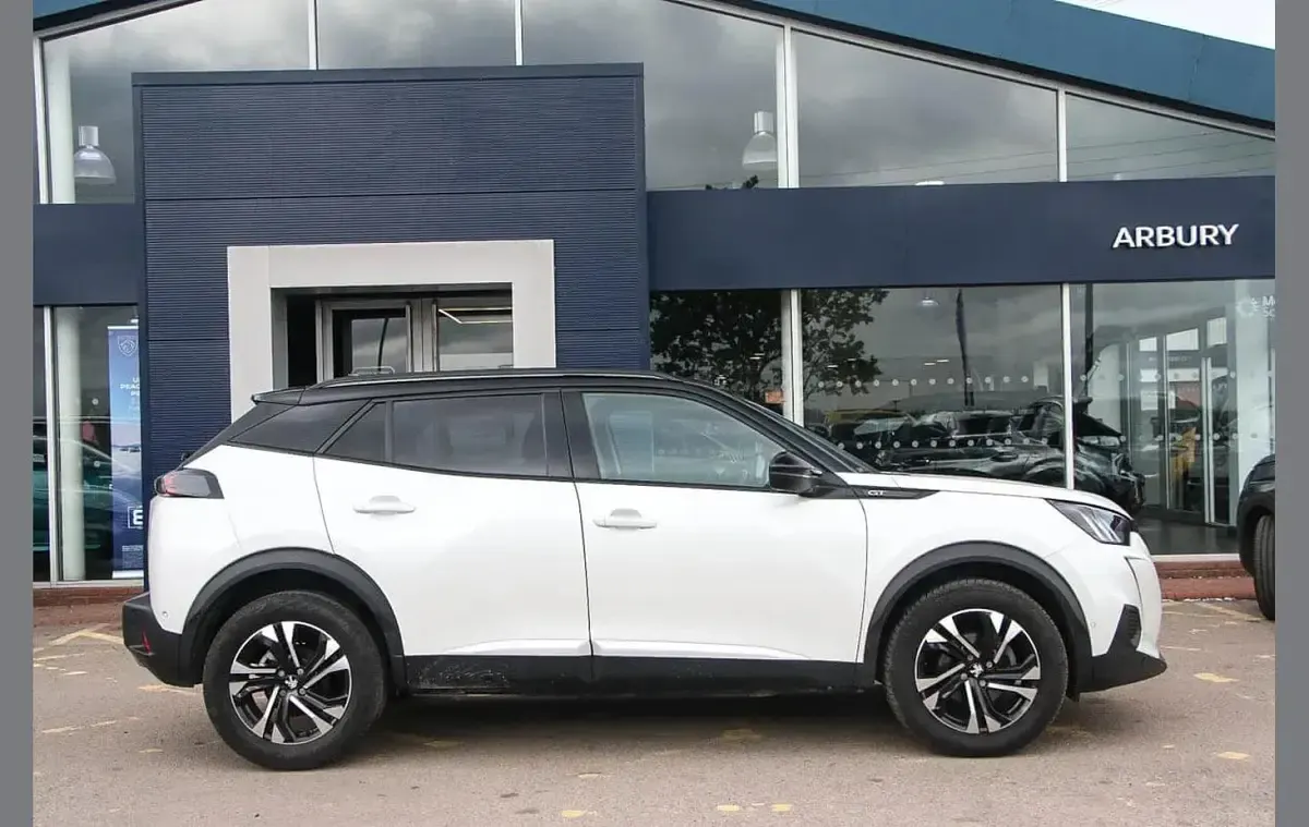 Second-hand Peugeot 2008 GTi 129 CP (94 kW) 2023 Alb SUV