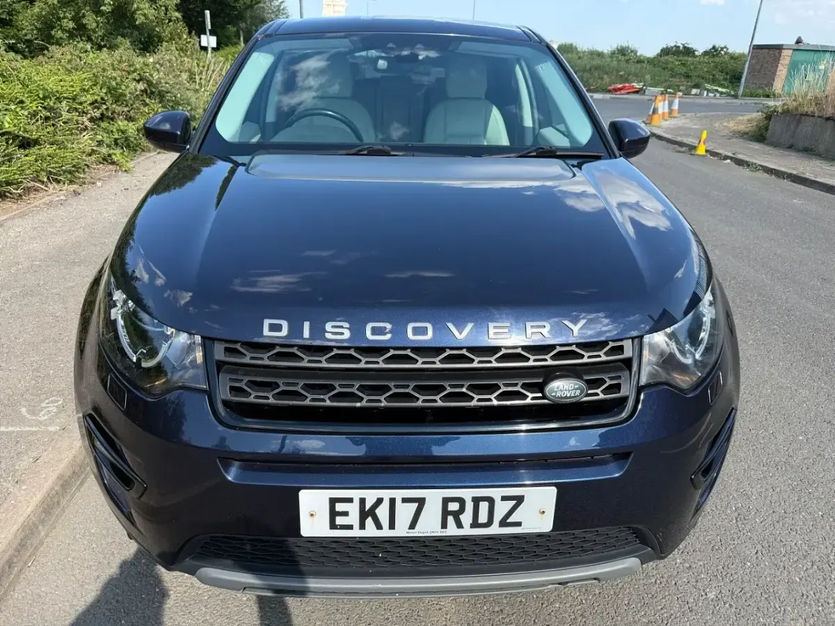 Used Land Rover Discovery 5 SE 2017 Loire blue SUV