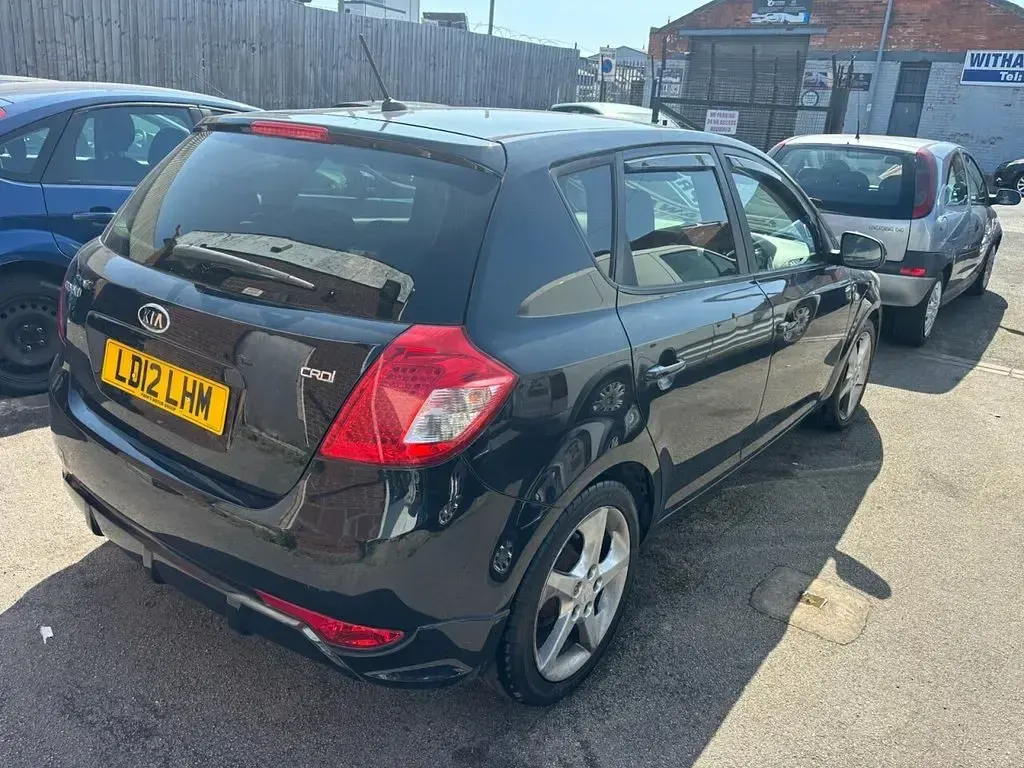 Used Kia Ceed 113 HP (83 kW) 2012 Black Hatchback