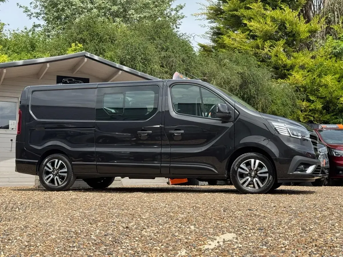 Used Renault Trafic 2023 Black MPV