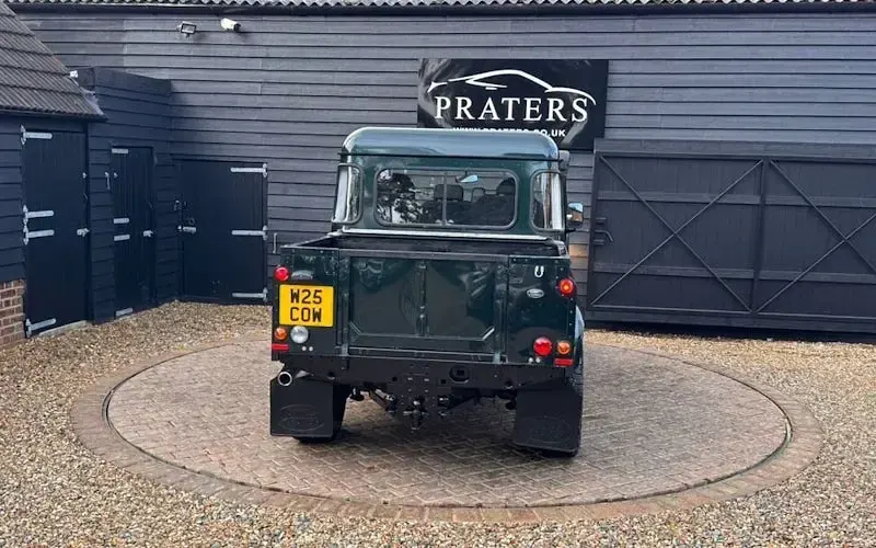 Used Land Rover Defender 124 HP (91 kW) 2015 Pickup