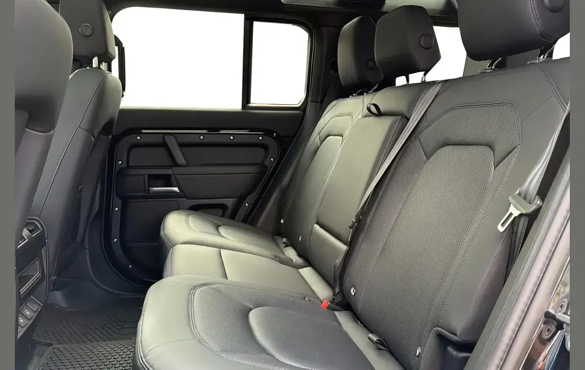Used Land Rover Defender SE Dynamic 245 HP (180 kW) 2025 Black SUV
