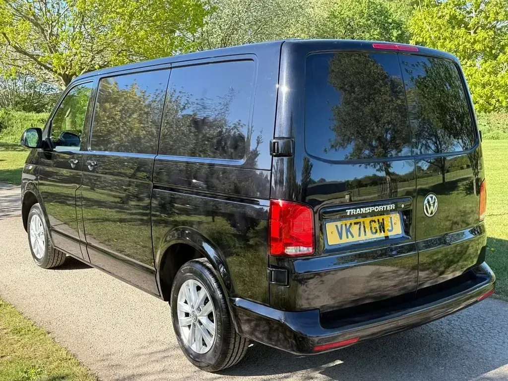 Begagnad VW Transporter Highline 2021 Svart Van