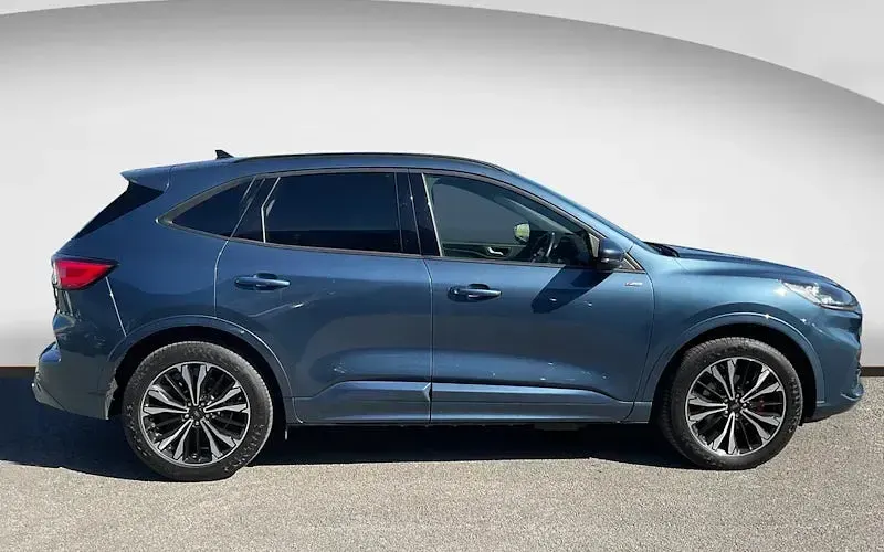 Usado Ford Kuga ST-Line X 225 CV (165 kW) 2023 Azul SUV