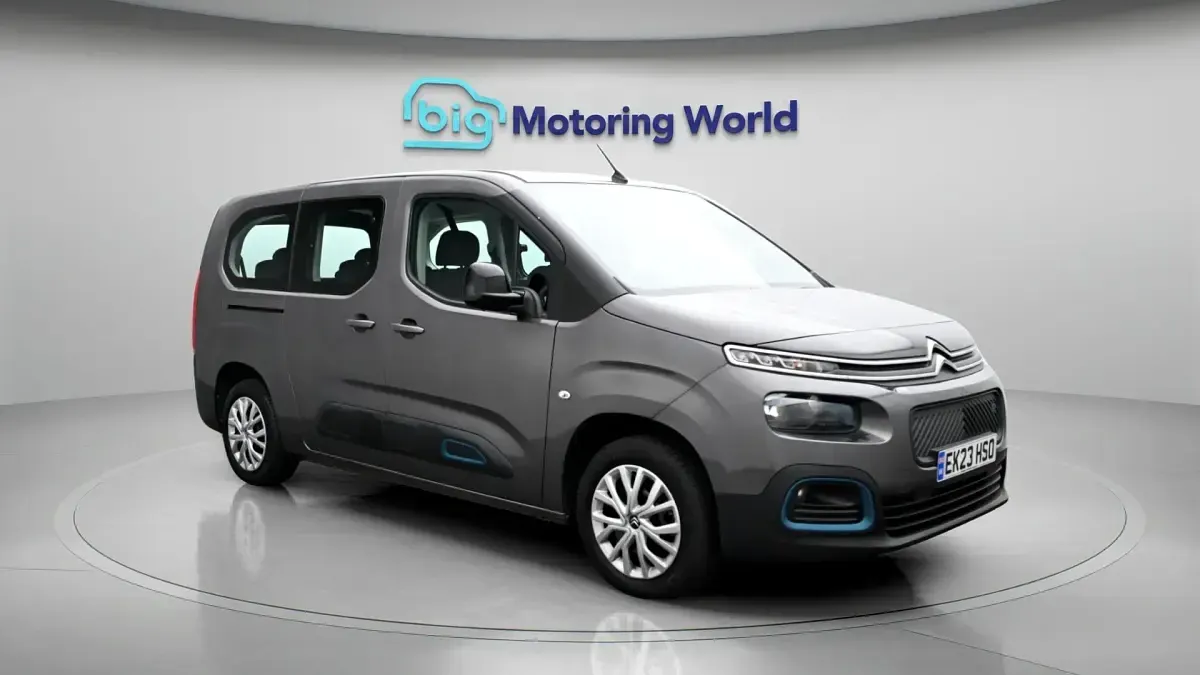 Usado Citroën e-Berlingo Feel 100 kW (136 HP) 2023 Cinzento Monovolume
