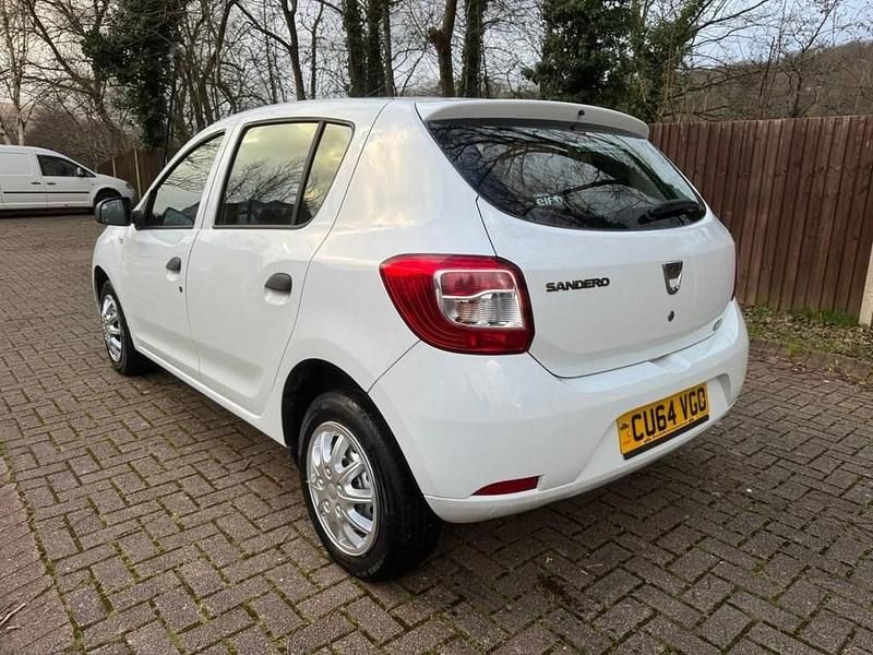 Used Dacia Sandero Acces 75 HP (55 kW) 2014 White Hatchback