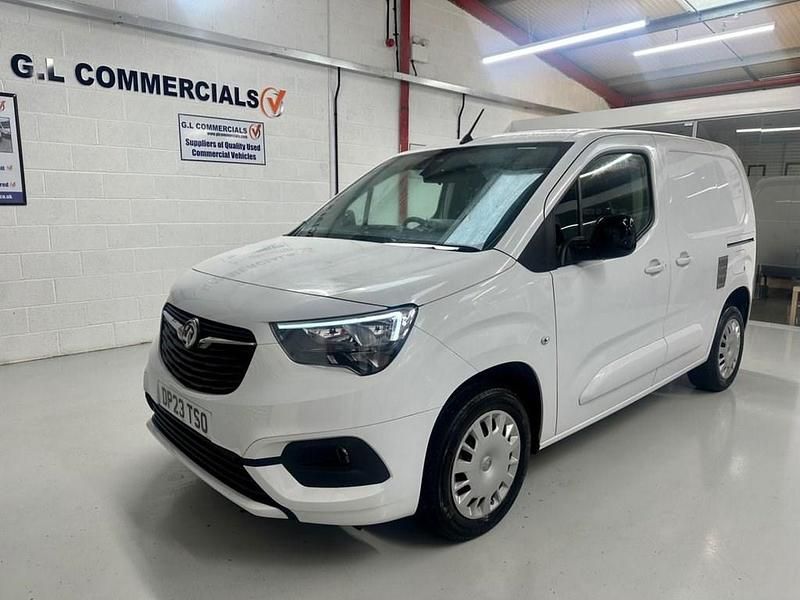 White Used 2023 Vauxhall Combo MPV | £12,350 (Fair price) - Image 1/3