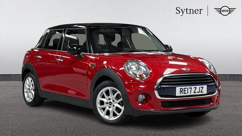 Used Mini Cooper Hatch 134 HP (98 kW) 2017 Red Hatchback