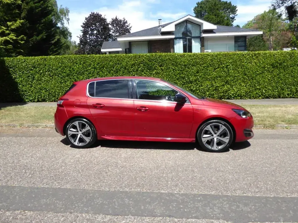 Used Peugeot 308 GT-line 130 HP (95 kW) 2017 Red Hatchback