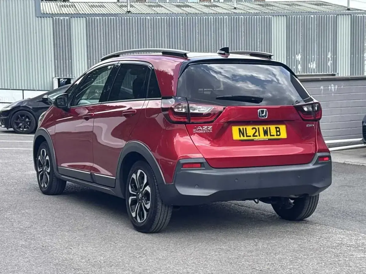 Used Honda Jazz Hybrid 109 HP (80 kW) 2021 Red Hatchback
