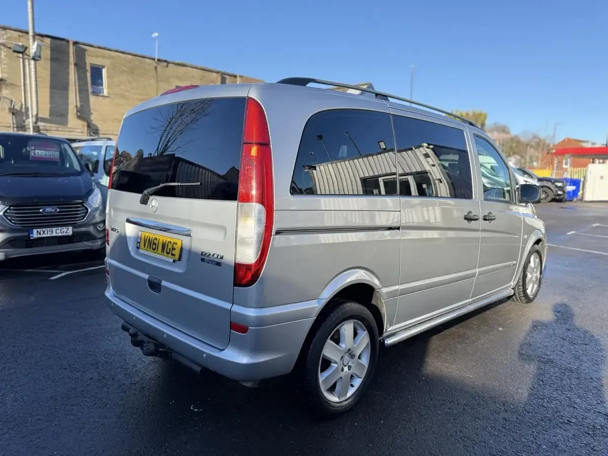 Usado Mercedes Vito 224 HP (164 kW) 2011 Prateado Van